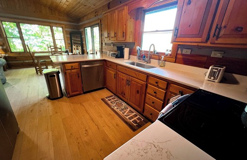 West Jefferson Cabin | Sept Nights-Soak in Your Private HotTub Under the Stars @MountJeffersonVistas