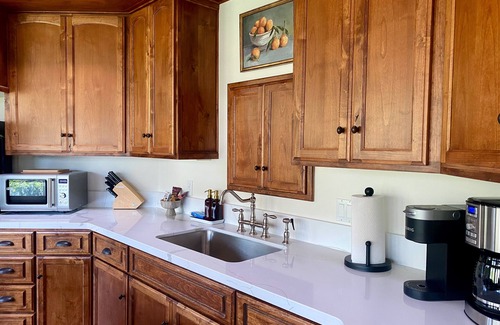 Three Rivers House | Sequoia View Yurt Round House ~ Couple’s Romantic Retreat ~ 2 Miles to Sequoia