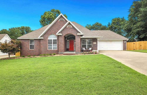 Fayetteville House | Sequoyah Meadows - 13 min to U of A & Pet Friendly
