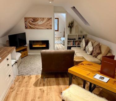 Leominster House | Serafina Lodge