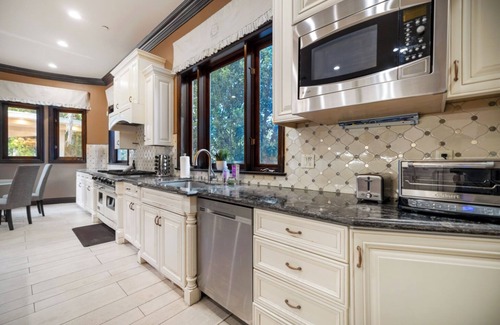 Tarzana Villa | Serano Estate - Elegant Mediterranean Estate in the heart of Tarzana