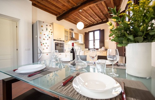 Lucca Historical Center Apartment | Serena Apartment Cosy Close Center Town
