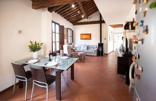 Lucca Historical Center Apartment | Serena Apartment Cosy Close Center Town