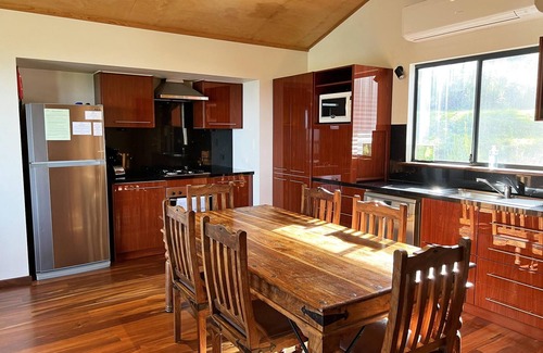 Shadforth House | Serendeva: Stunning views, private & EV charger