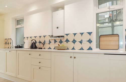 Newquay City Centre Cottage | SERENDIB COTTAGE, pet friendly, country holiday cottage in Newquay
