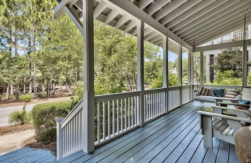 Forest District House | 'Serendipity' Beautiful 3BR Cottage Sleeps 8 *Close to Lazy River/Pool at Camp WaterColor*