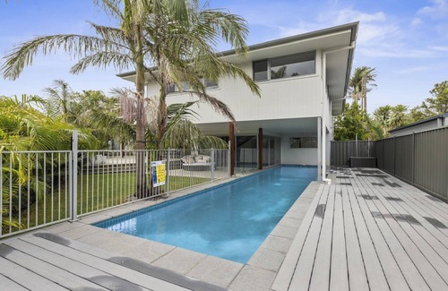 Sawtell House | Serendipity - Pool, Gas Fireplace, BBQ, Walk to Beach and Cafes