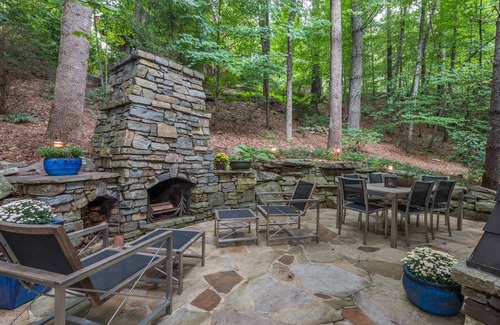 Cheshire House | Serendipity Treehaus | Chic Cheshire Village Home 1 Mile from Black Mtn