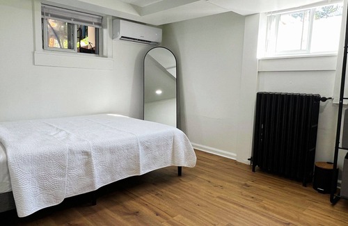 North Bergen House | Serene 2 bdr 3 bed Home! 15 Mins! from NYC