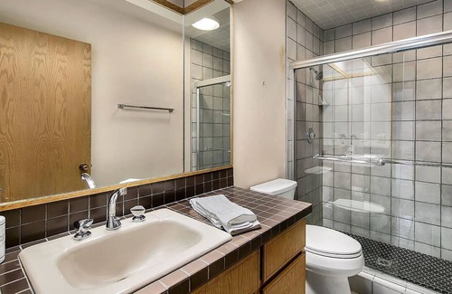 Three Tree Point House | Serene 2-bedroom house with AC in Burien