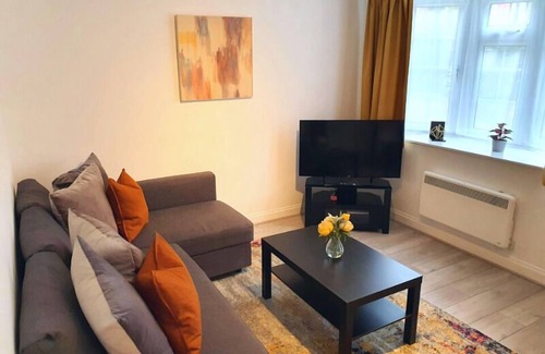Sudbury Apartment | Serene 2Bedroom/1Bathroom Flat with FREE WIFI and PARKING