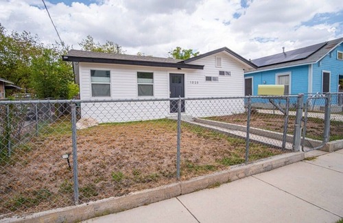Denver Heights House | Serene 2BR/1BA Residence in Peaceful San Antonio