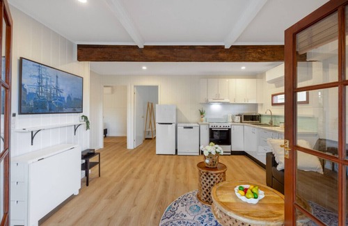 Highgate Hill House | Serene 3-Bedroom Inner-City Retreat @Highgate Hill