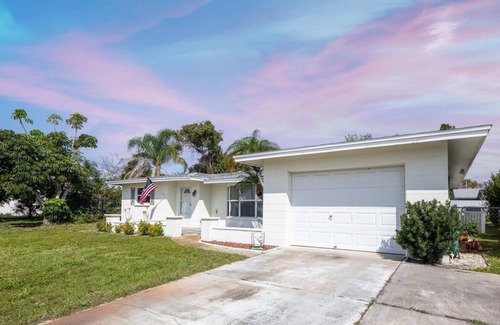 Venice Gardens House | Serene 3-Bedroom Home Near Venice Beaches