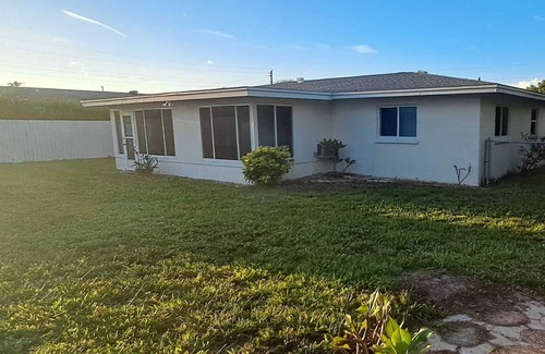 Venice Gardens House | Serene 3-Bedroom Home Near Venice Beaches