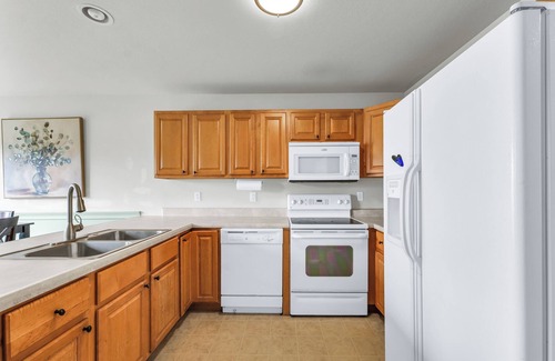 Champaign House | Serene 3-bedroom townhouse with water view