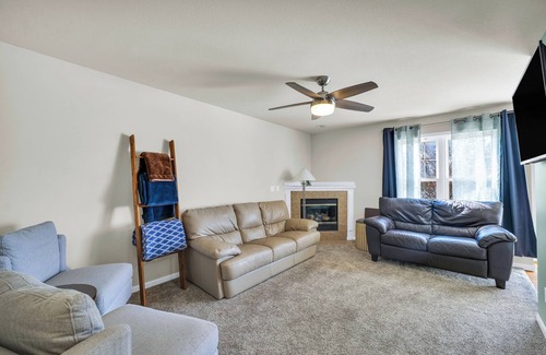 Champaign House | Serene 3-bedroom townhouse with water view