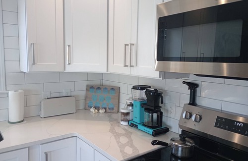 White Marsh House | Serene 3-bedroom waterfront newly renovated house, AC, Fast WiFi, Patio