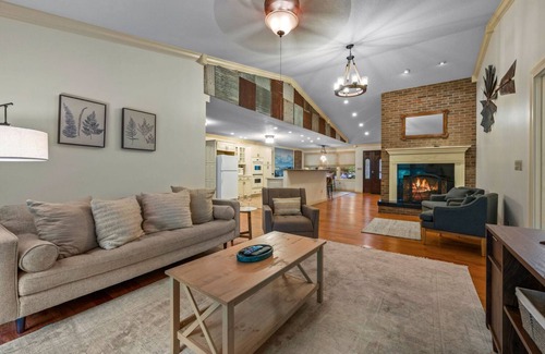 Sevierville House | Serene 4 bed: Arcade/Pet Friendly/Great Location