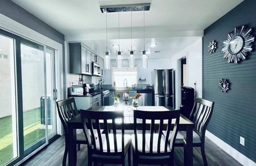 Agoura Hills House | Serene 4-bedroom house lake front house