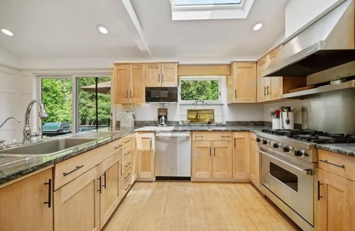 Haversham House | Serene 4-bedroom house with AC in Shelter Harbor