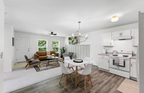 Burlington House | Serene 4BR Ranch near ELON UNI - Sleeps 8!
