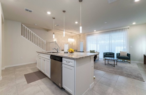 Davenport House | Serene 5-bedroom townhome with Pool near Disney