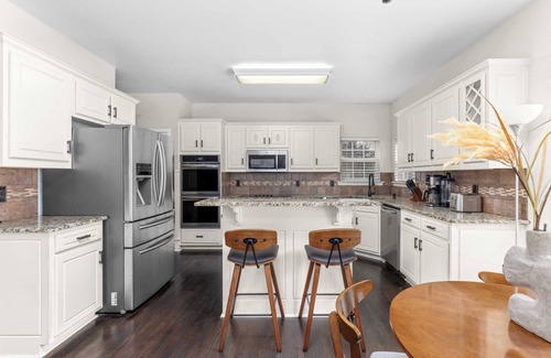 Buford House | Serene 5BR Getaway w/Lush Garden, Patio & Office Area ｜Family Friendly #41856