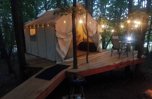 Grandview Cabin | Serene 7 Treehouse Tent tranquil romantic getaway!