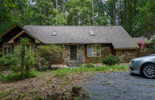 Raleigh House | Serene Acre Retreat- in Apex near Raleigh