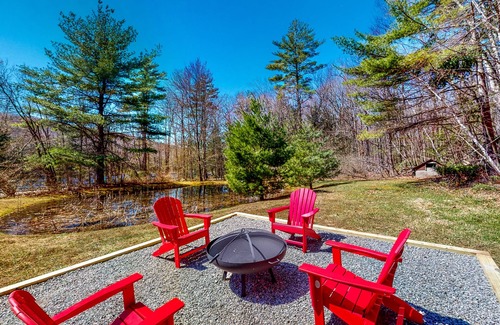 Otis Cabin | Serene Acreage - Pond - Hiking Trails Nearby