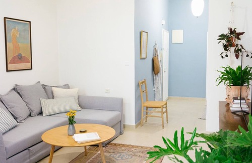 Old North Apartment | Serene and peaceful yet in the heart Tel Aviv's best neighborhood