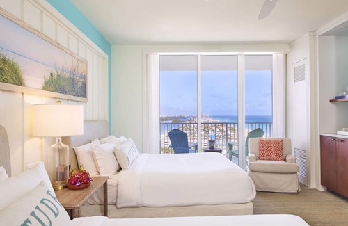 Hollywood Hotel | Serene Beachside Retreat with Outdoor Pool and Near Hollywood Beach - Steps Away
