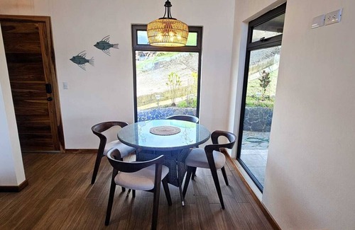 Nuevo Arenal House | Serene bird watching paradise!