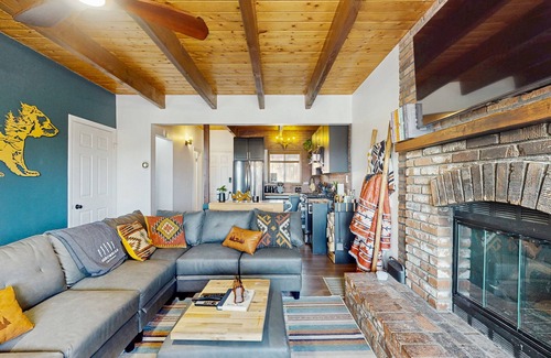 Arrowbear Lake Cabin | Serene Cabin - Close to Big Bear and Lake Arrowhead with gas grill