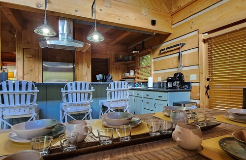 Cherokee Cabin | Serene cabin nestled amid the majesty of the Great Smoky Mountains