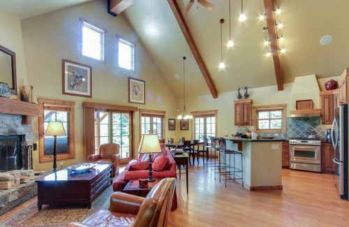 Tamarack Ski Chalet | Serene Chalet|Private Hot Tub|Wood Fireplace