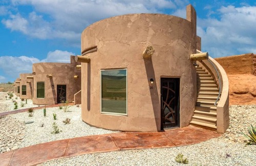 Virgin RV Rental | Serene Cliff Dwelling - King Bed, Hot Tub, and BBQ