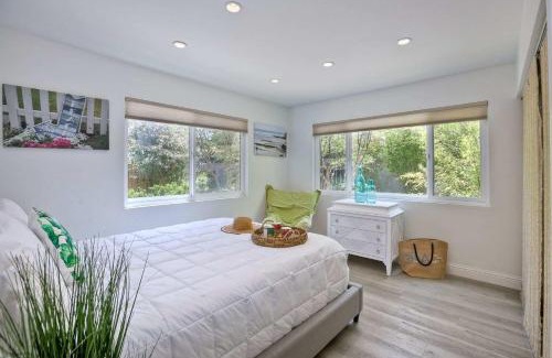 Leucadia House | Serene Coastal Home Sleeps 8 - 1 Mile from Beach