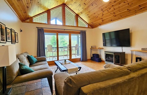 Burnsville Condo | Serene Condo in the Mountains