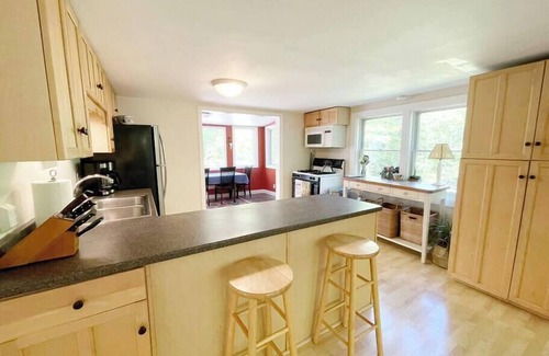 Moscow House | Serene & Cozy 3BR Home w/Large Deck on River