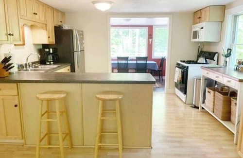 Moscow House | Serene & Cozy 3BR Home w/Large Deck on River