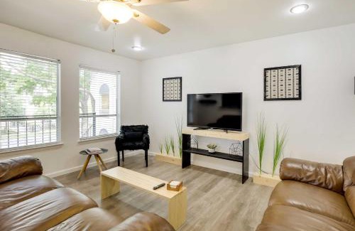 Knox - Henderson Apartment | Serene Dallas Condo with Pool - Walkable Location!