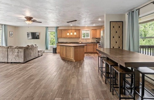 Lansing House | Serene Escape/Fire Pit/Grill