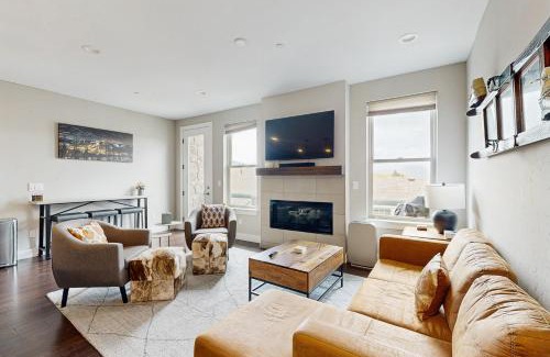 Rendezvous House | Serene Escape in Fraser