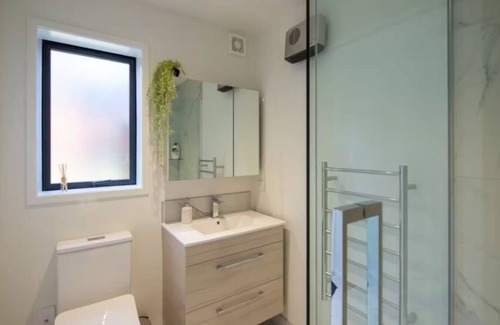 Lower Hutt House | Serene Escape: Studio in Macky Street
