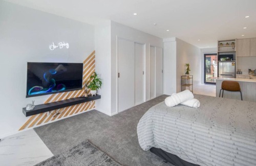 Lower Hutt House | Serene Escape: Studio in Macky Street