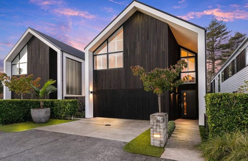 Hobsonville House | Serene Escape with Spa near Hobsonville Waterfront
