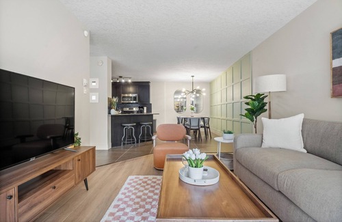 Connaught Condo | Serene Family Friendly Downtown Getaway!