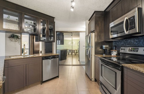 Connaught Condo | Serene Family Friendly Downtown Getaway!